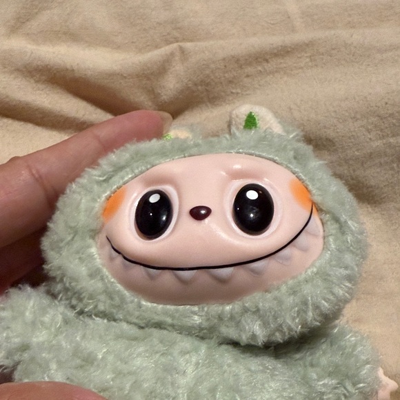 Green Plush Monster Keychain - Picture 4 of 6